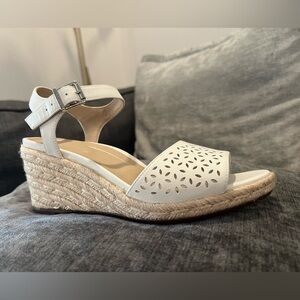Vionic White Espadrille Wedges